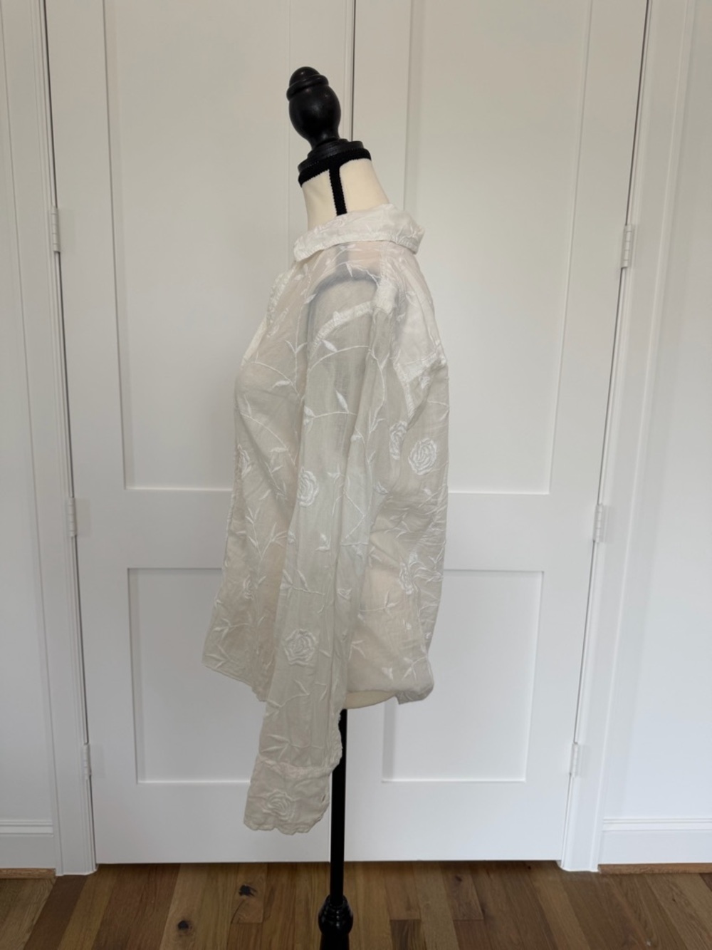 🤍 Cino White Floral Embroidered Button-Down Blouse XS 🤍 - Picture 5 of 13